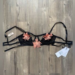 Never worn Victoria’s Secret Bra